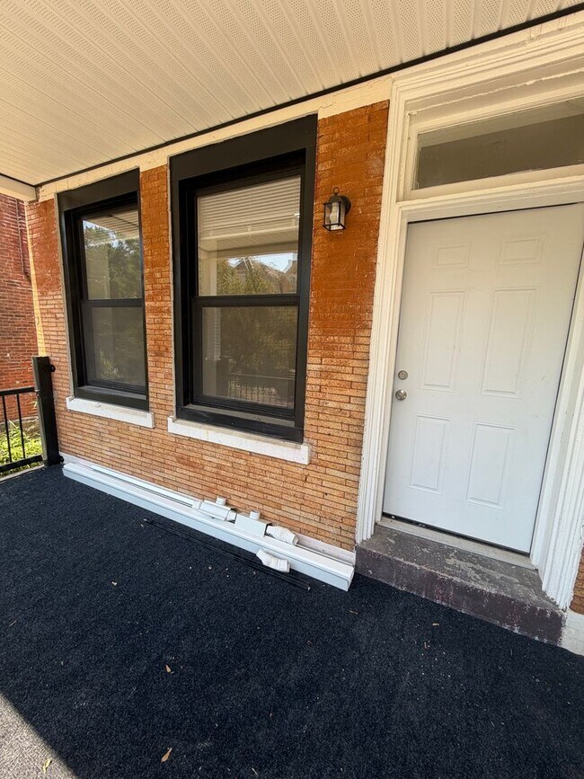 Photo - Bringhurst St W 451 Apartment