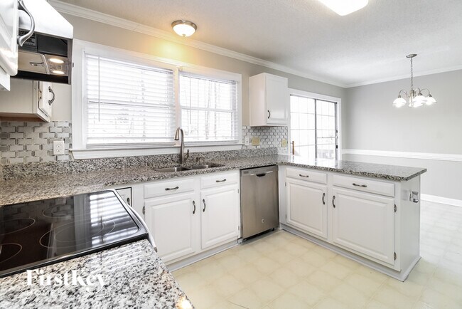 Building Photo - 4900 Hickory Woods Dr