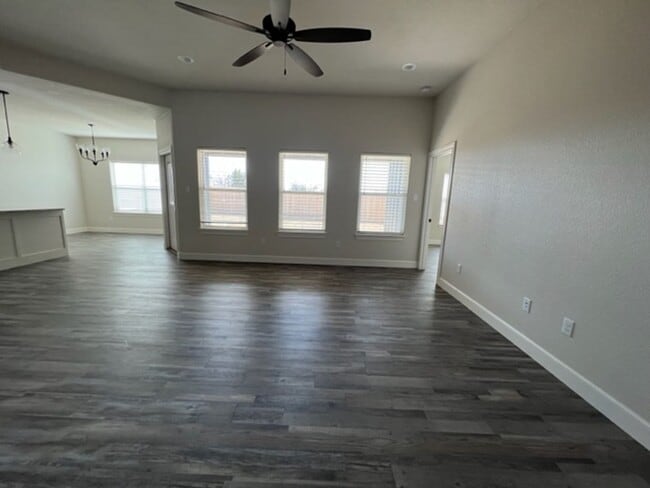 Building Photo - 7118 Phoenix Dr