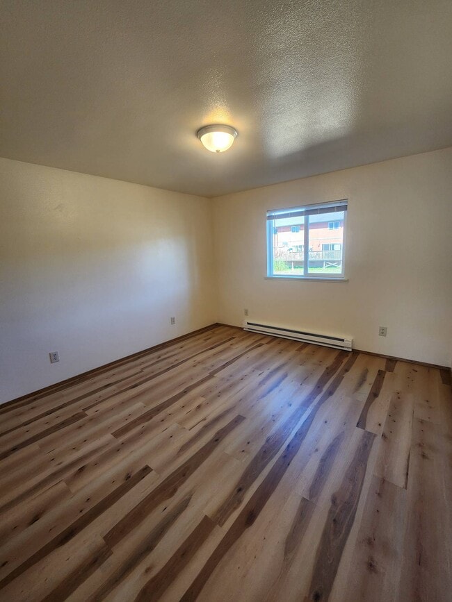 Building Photo - 549 Fern Ave
