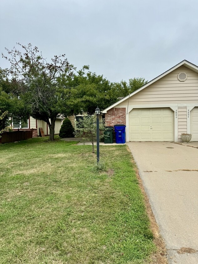 Primary Photo - 3806 Pinnacle Cir