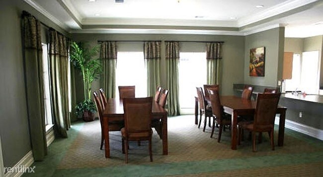 Building Photo - 1 br, 1 bath  - 1423 W Parkwood Ave # 6395