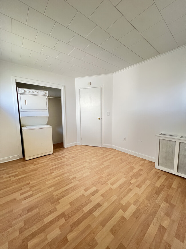 Bedroom with in-unit washer/dryer - 11 Grant St