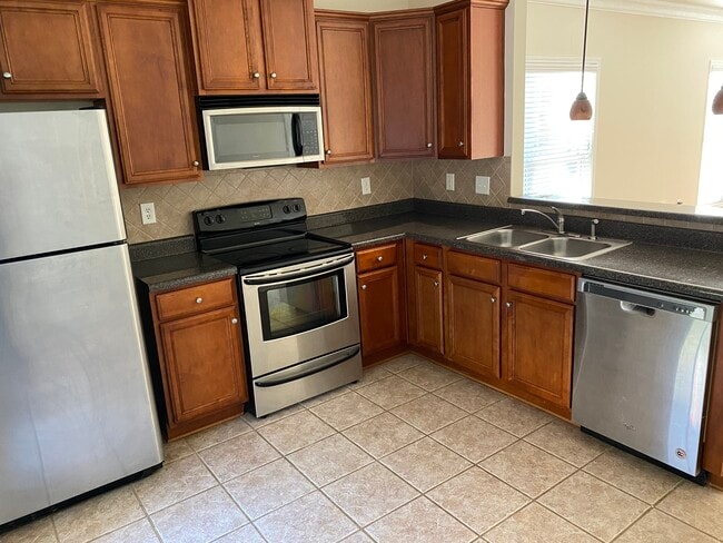 Kitchen - 216 Oconee River Cir