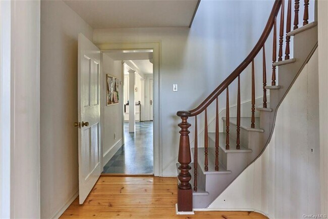 Building Photo - 108 Wey Rd