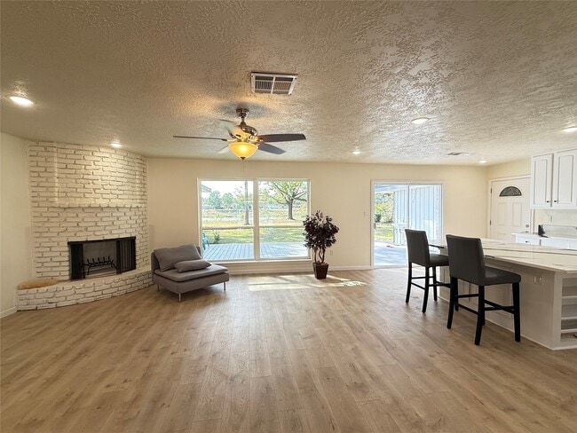 Building Photo - 15714 Torry Pines Rd