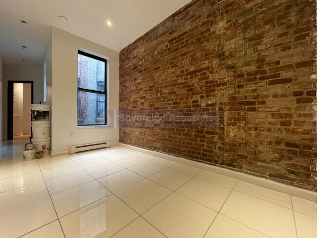 Foto del edificio - 342 Manhattan Ave
