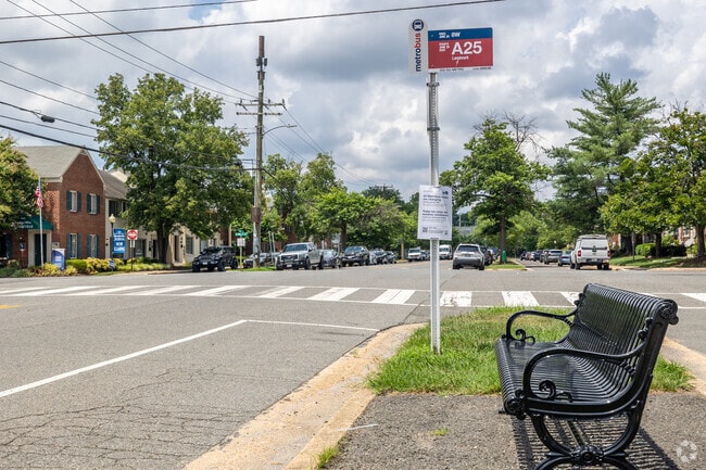 Parada de autobús - Brookville Townhomes