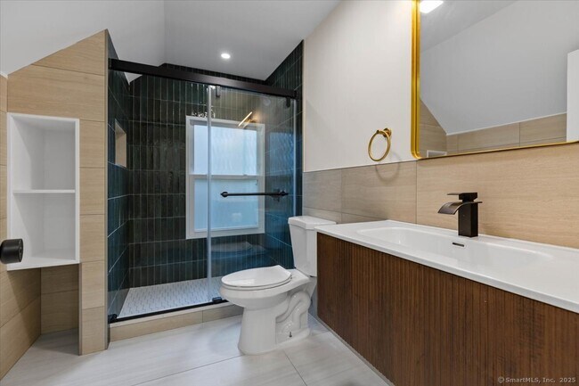 Building Photo - 590 Whitney Ave