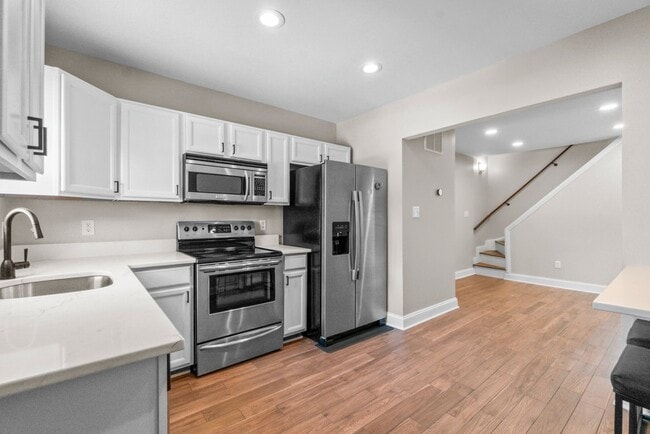 Building Photo - 324 W 29th St