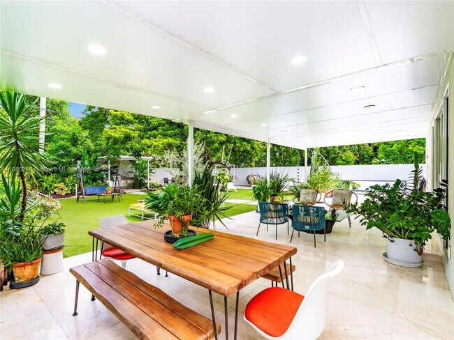 Building Photo - 1617 NE 157th Ter