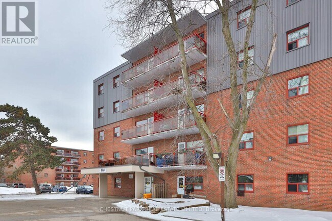 Building Photo - 888 Glen St