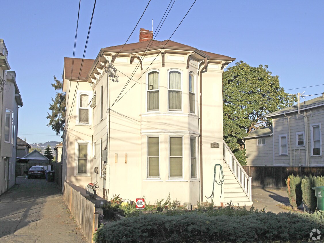 Building Photo - 2037 Pacific Ave