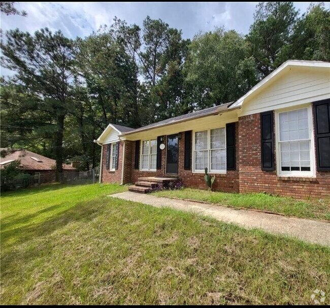 Esquiline Hills Apartments for Rent with Hardwood Floors Columbus, GA