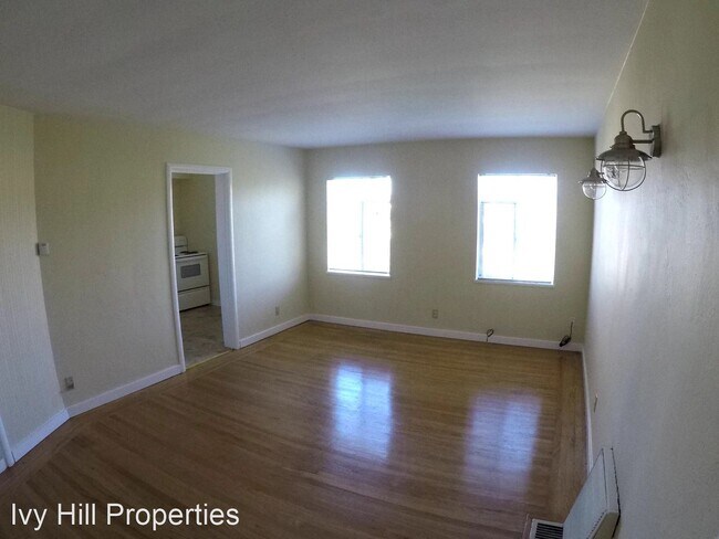 Building Photo - 2641 Ivy Dr
