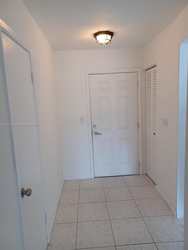 Foto del edificio - 1304 NE 191st St