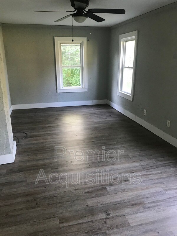 Foto del edificio - 3645 E Doerr Ave