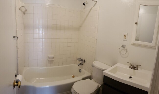 Foto del edificio - 1008 Suffolk Blvd