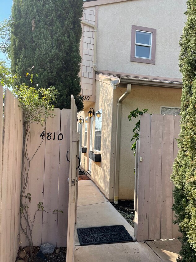 Primary Photo - 4810 W Mountain View Dr