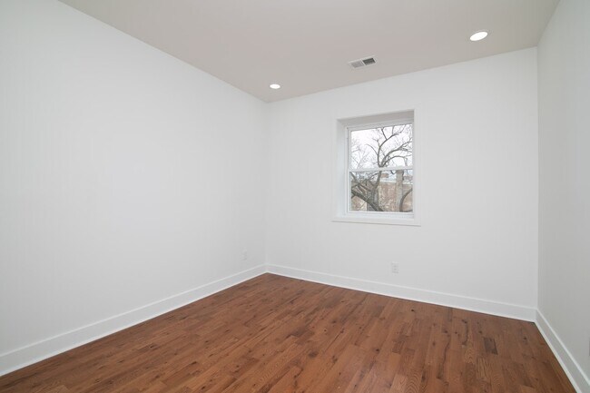 Foto del edificio - 3035 W Diamond St