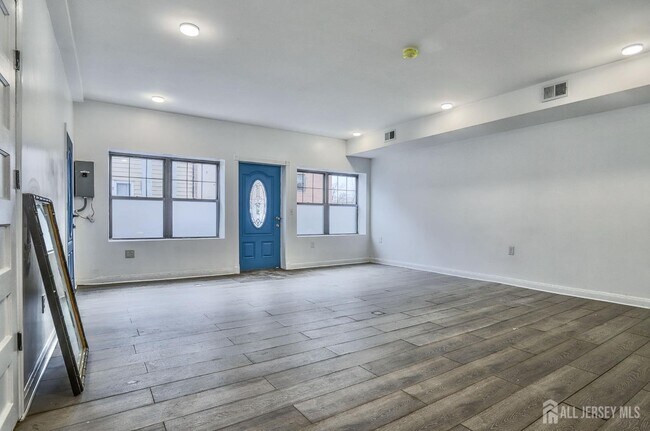 Foto del edificio - 9017 Riverside Pl