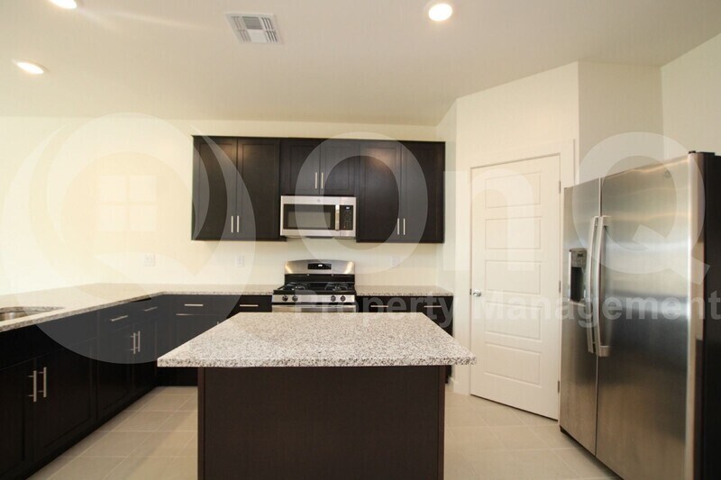 Foto principal - 2547 N Abbey Rd