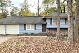 Building Photo - 208 Clydesdale Rd