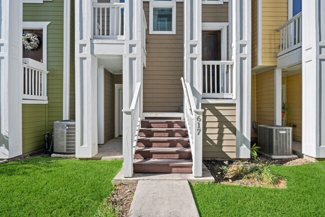 Building Photo - 617 W 24th St