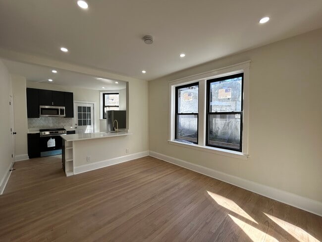 Building Photo - 4636 N Hamilton Ave