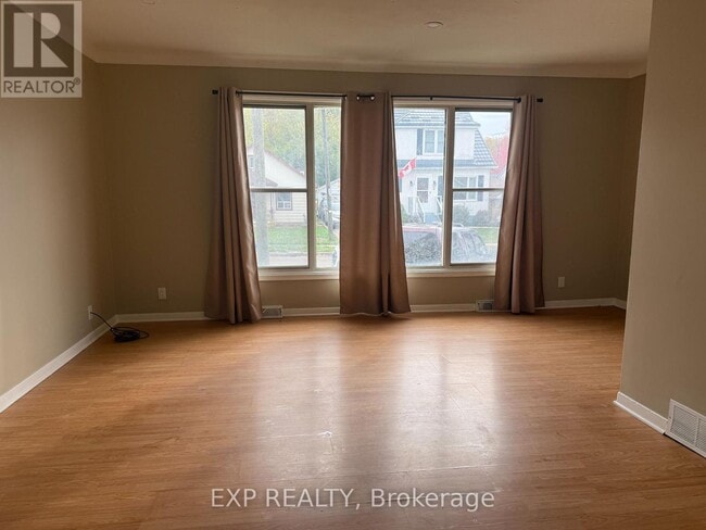 Building Photo - 3 Moote St