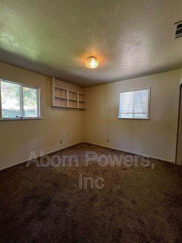 Building Photo - 520 Fowler Ln