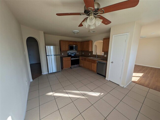 Building Photo - 5218 Panay Park Dr