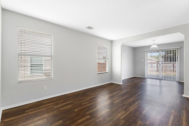 Foto del edificio - Charming Home Awaits: Spacious & Modern Living in a Prime Location