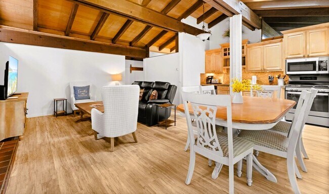 Foto del edificio - SKI LEASE: Gas Fireplace, Pet Friendly, Downtown Kings Beach