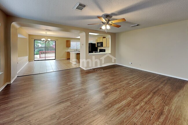 Foto del edificio - 7206 Knights Haven