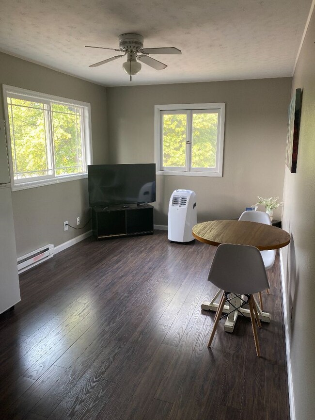Building Photo - Cozy Furnished 1 bed rental - Month to month