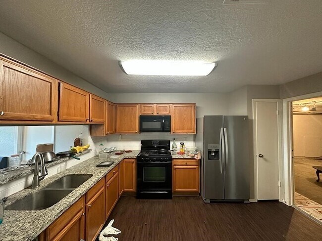 Foto del edificio - 10921 Pecan Dr