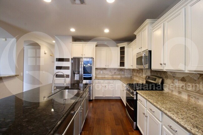 Building Photo - 453 E Frances Ln