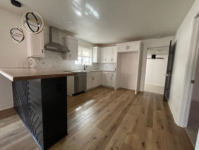 Building Photo - Fresh-Start Haven – Move-In Ready 3-Bed Gem!