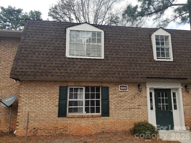 Foto del edificio - 5808 Hunting Ridge Ln