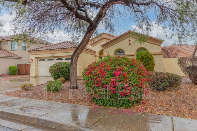 Building Photo - 2182 E Redwood Dr