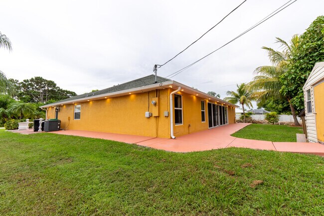 Foto del edificio - 2853 SE Melaleuca Blvd