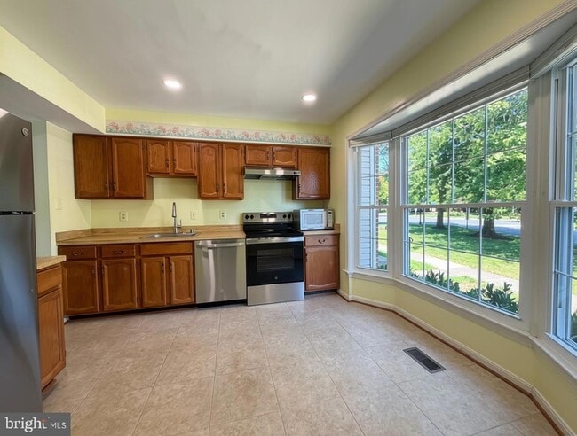 Building Photo - 5406 New London Dr