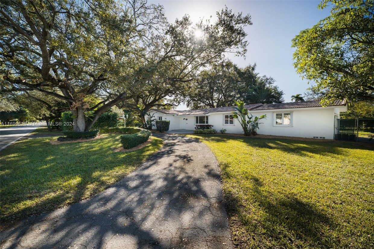 Foto principal - 8390 SW 132nd St