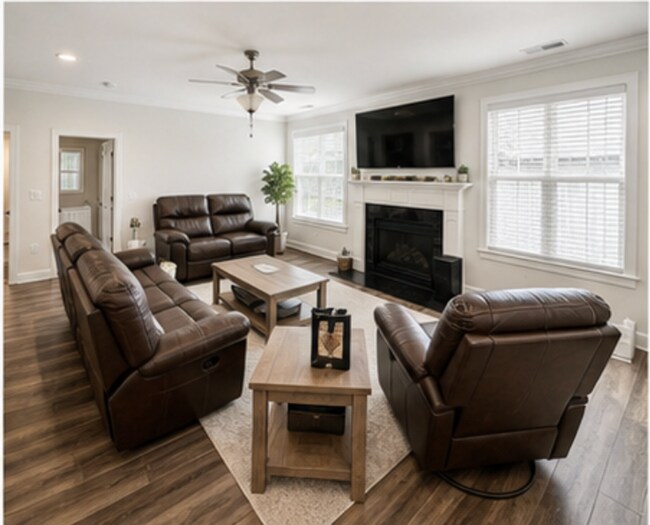 Foto del edificio - Spacious Living in Greenville