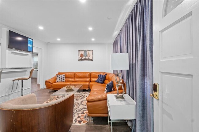 Foto del edificio - 1738 Duke Rd