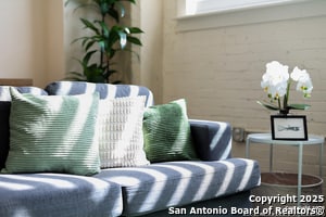 Foto del edificio - 1401 S Flores St
