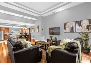 Building Photo - 14545 Damai Ln