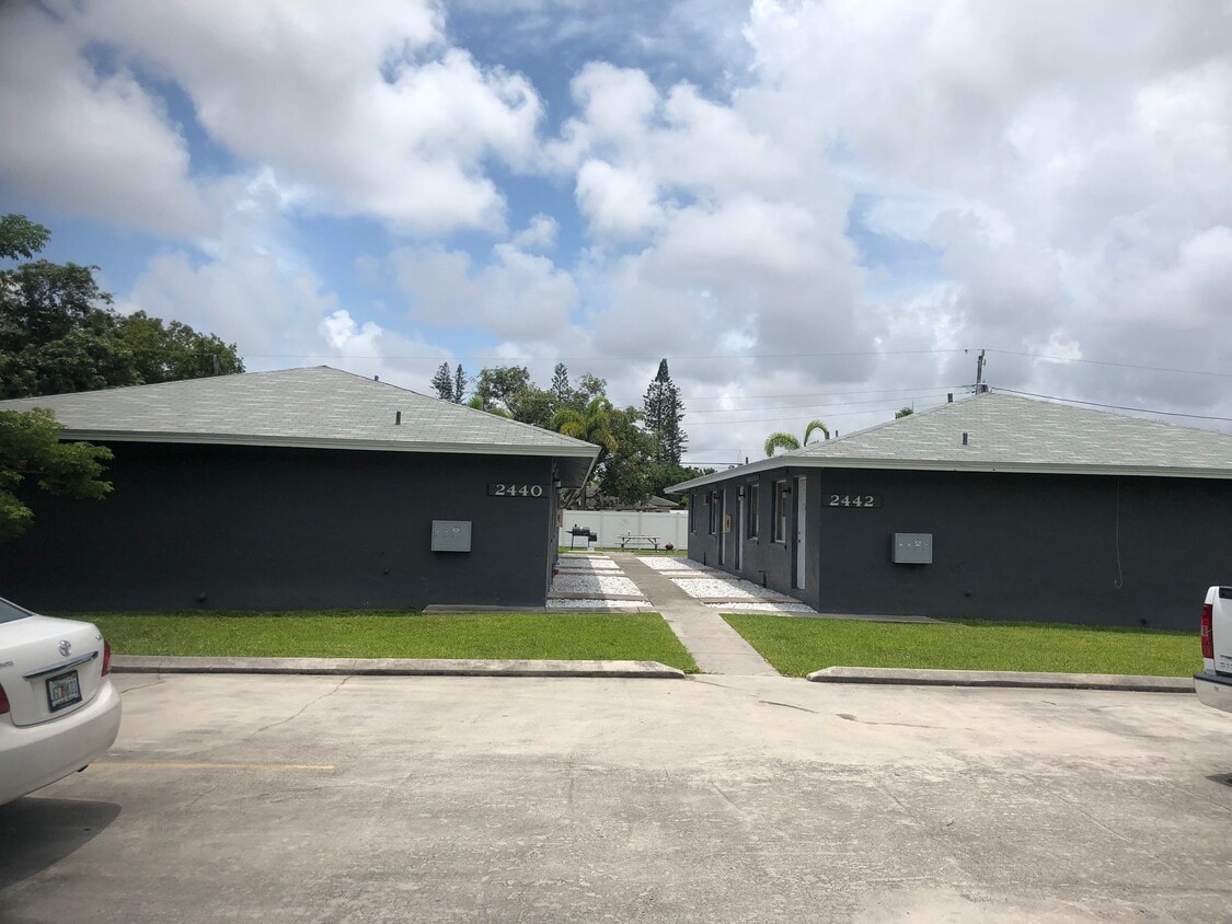 Photo - 2440-2442 Jackson St (Hollywood, FL)