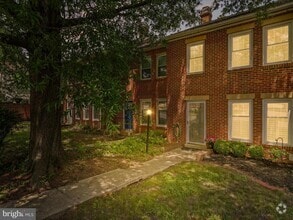 Building Photo - 811 Gibbon St